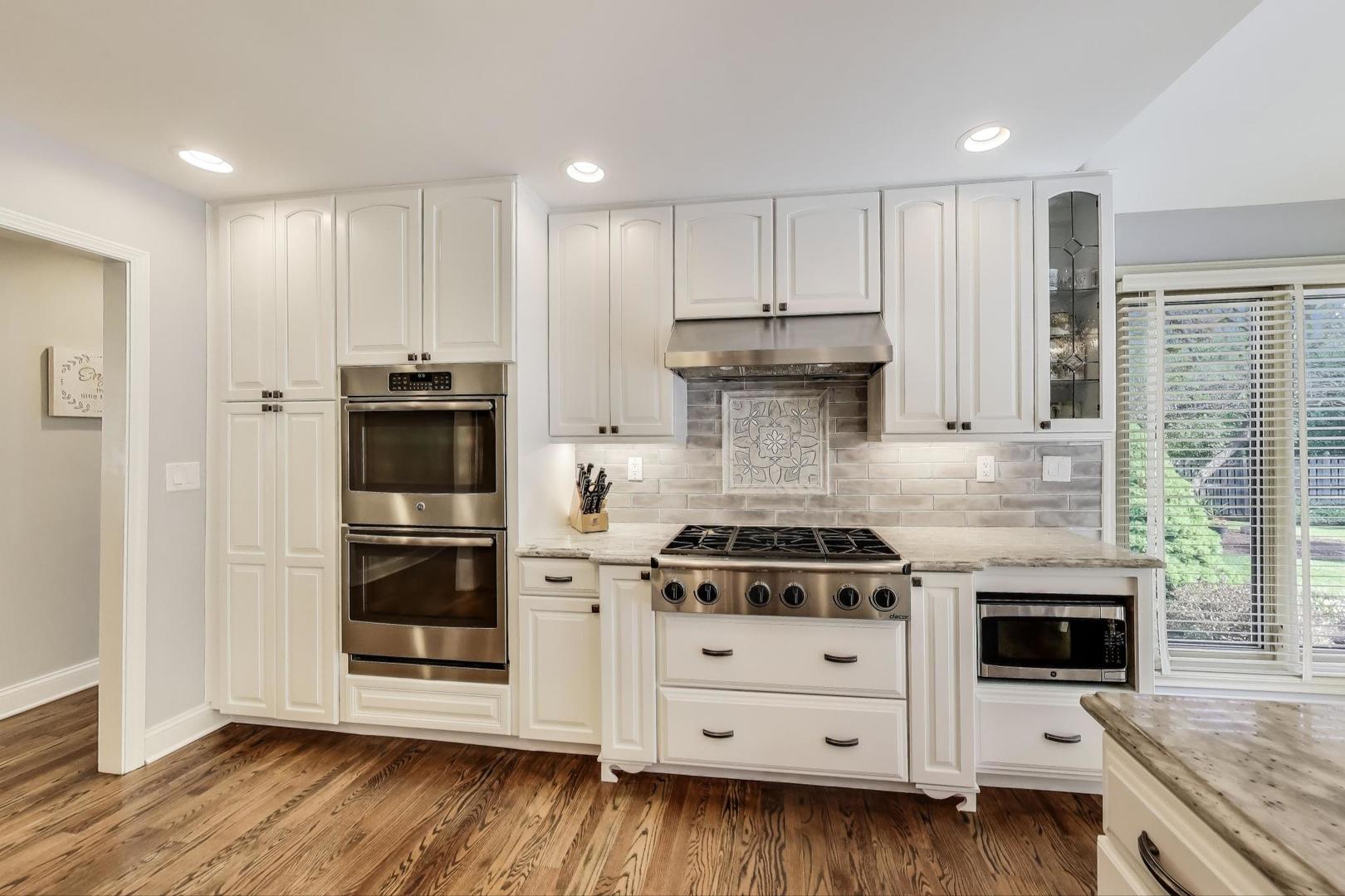 2041 Chatham Drive, Wheaton, IL 60189