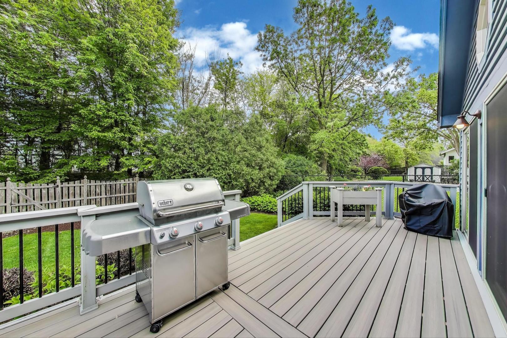 2041 Chatham Drive, Wheaton, IL 60189