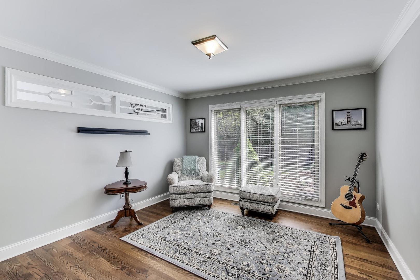 2041 Chatham Drive, Wheaton, IL 60189