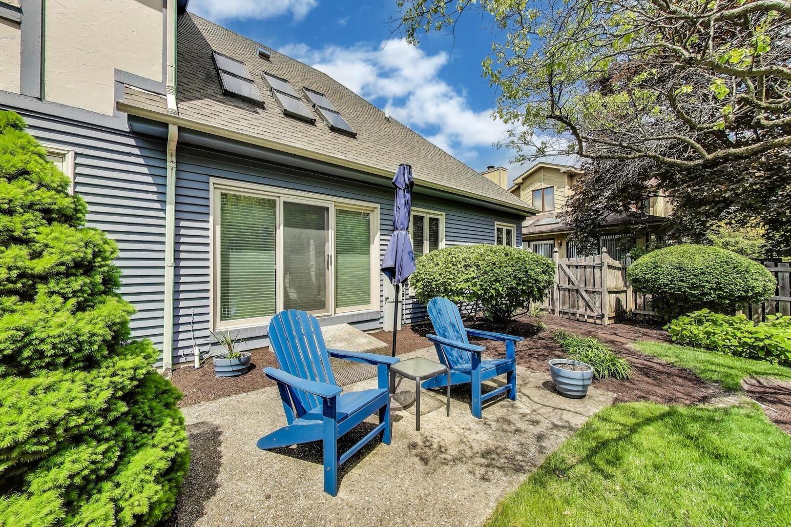 2041 Chatham Drive, Wheaton, IL 60189