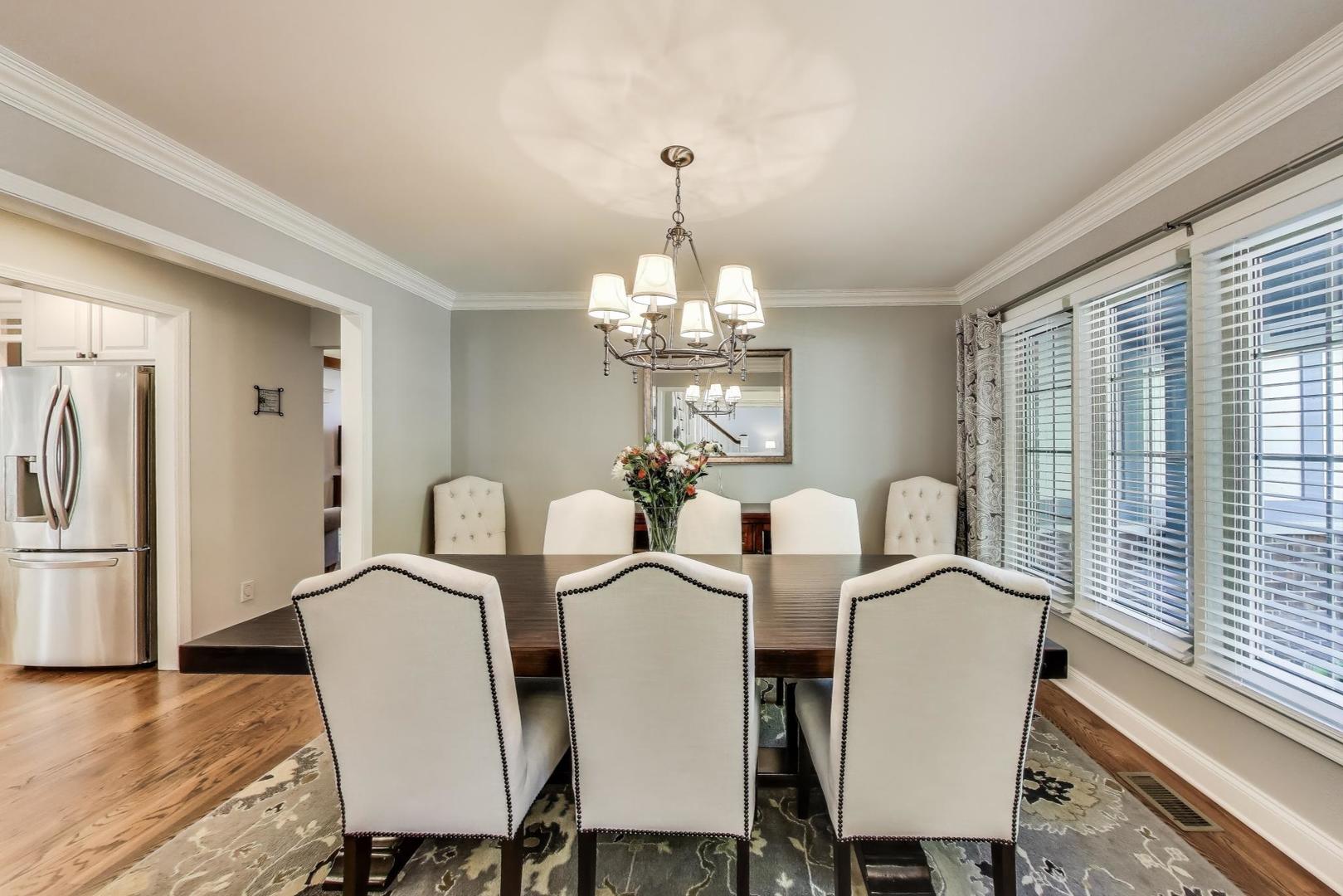 2041 Chatham Drive, Wheaton, IL 60189
