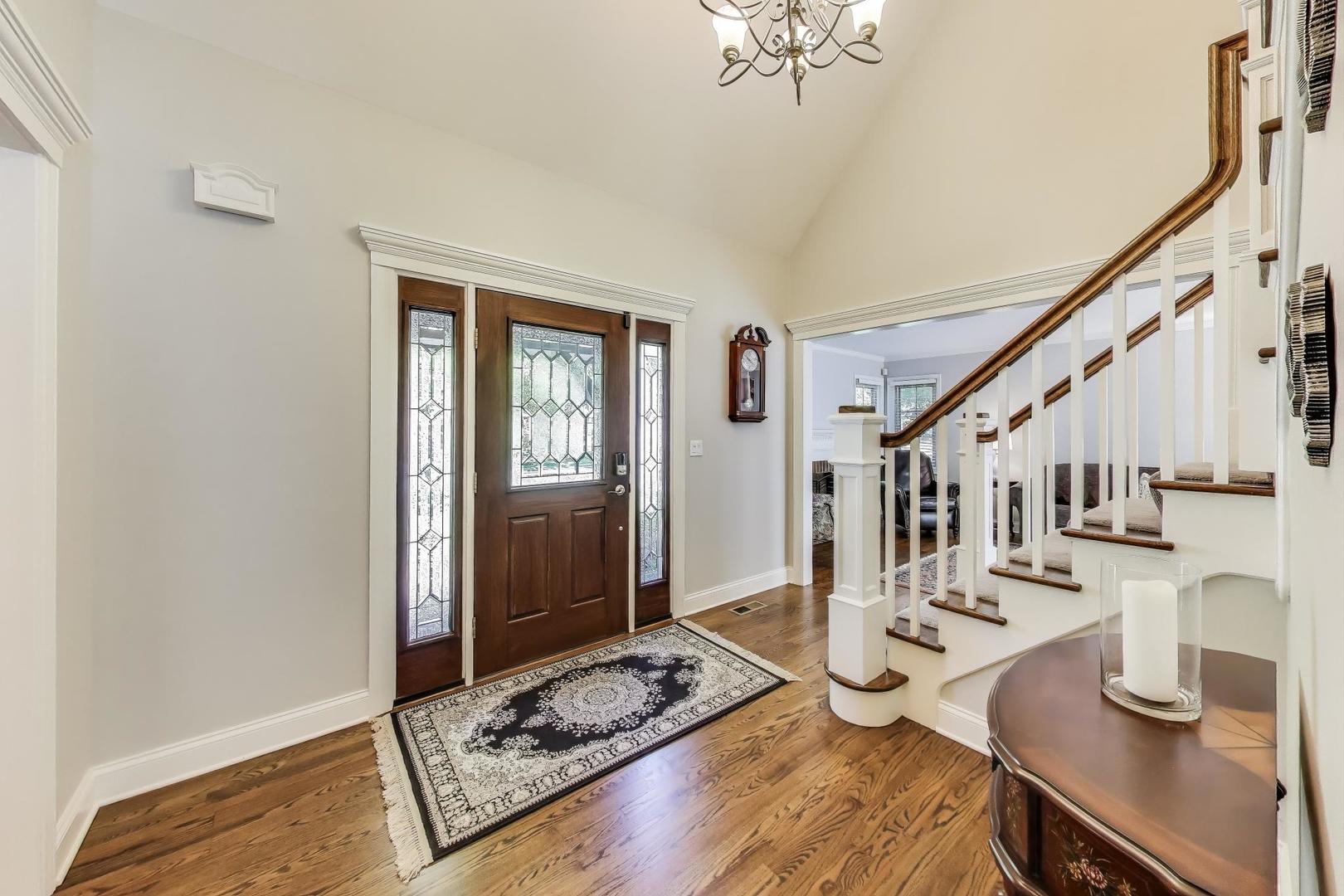 2041 Chatham Drive, Wheaton, IL 60189