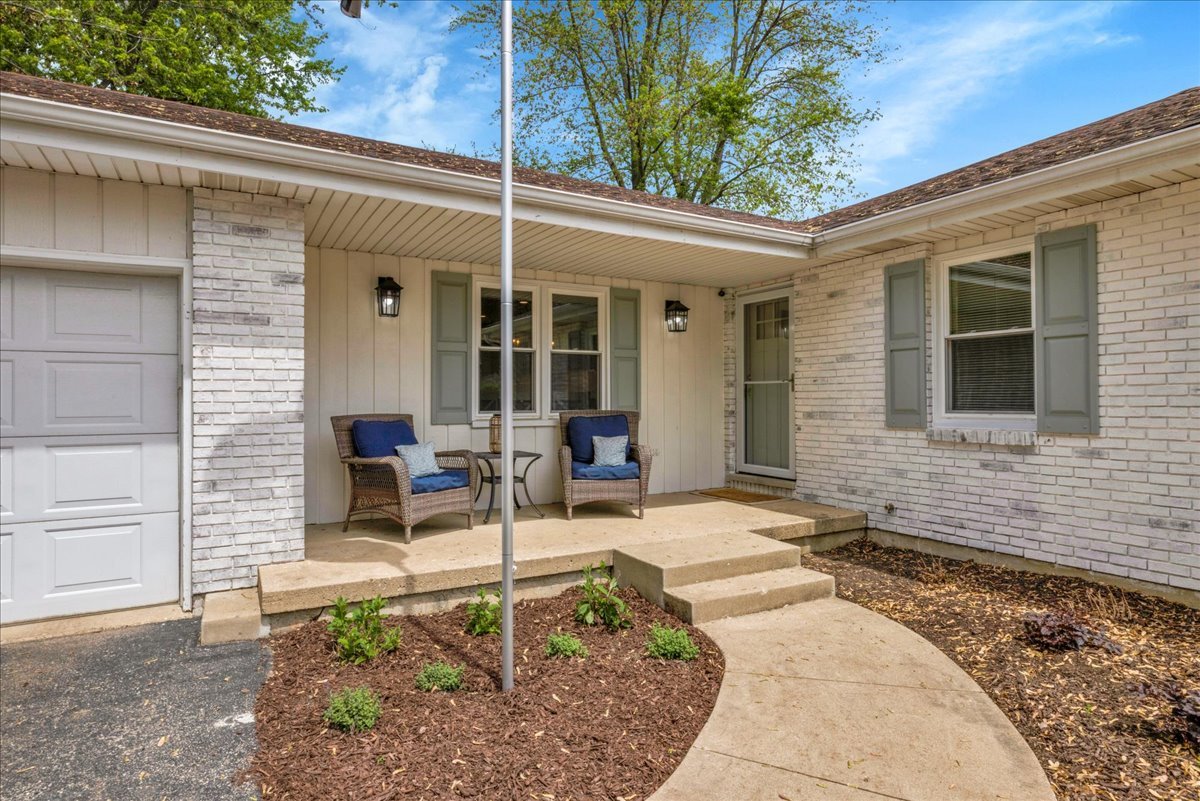 205 Pleasure Drive, Yorkville, IL 60560