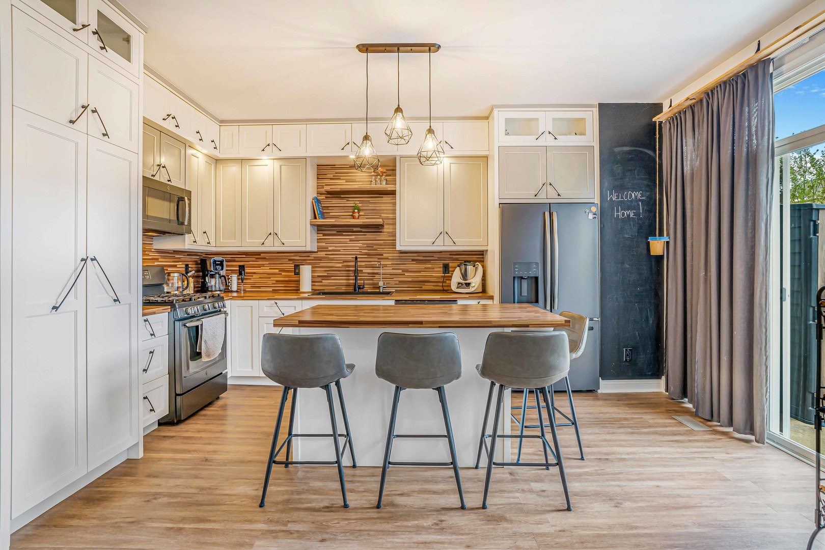 684 Edward Drive, Romeoville, IL 60446