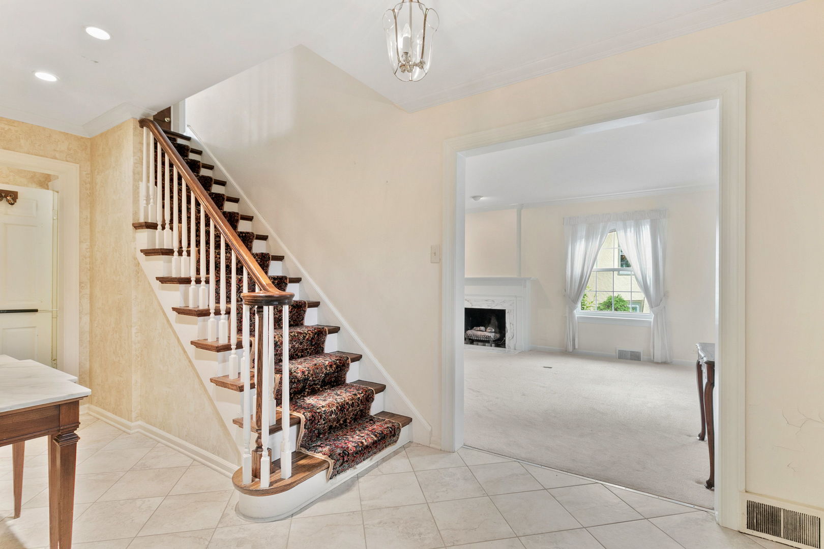 317 Blackhawk Road, Riverside, IL 60546