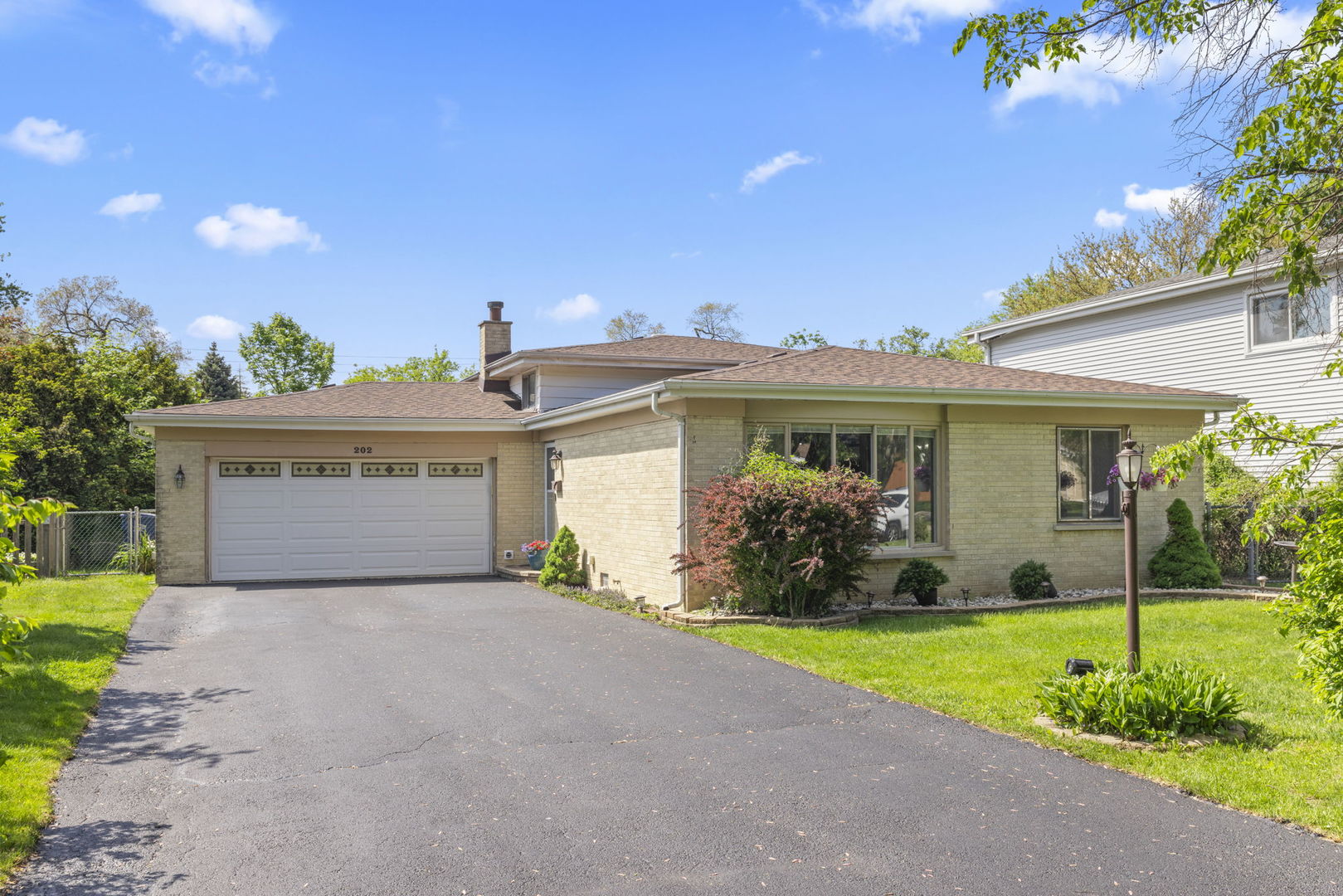 202 E Julia Drive, Villa Park, IL 60181