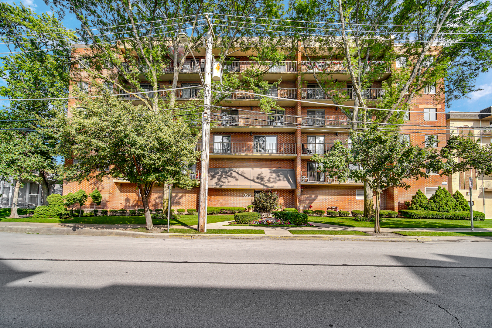 825 Center Street #505, Des Plaines, IL 60016