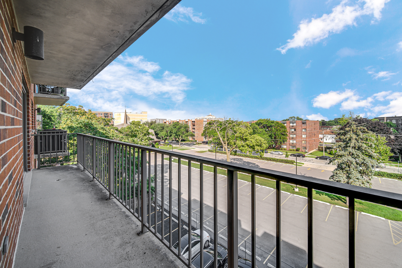 825 Center Street #505, Des Plaines, IL 60016