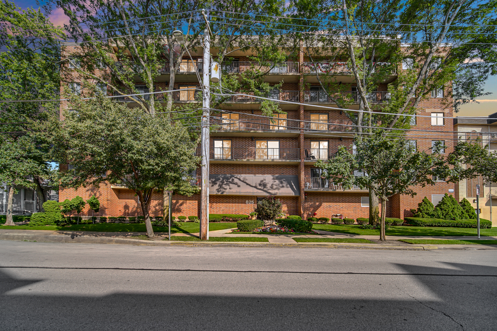 825 Center Street #505, Des Plaines, IL 60016