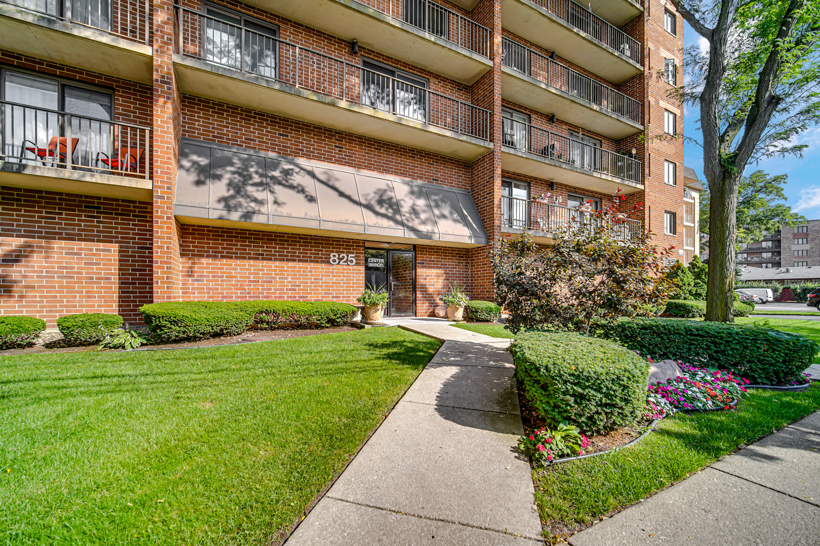 825 Center Street #505, Des Plaines, IL 60016