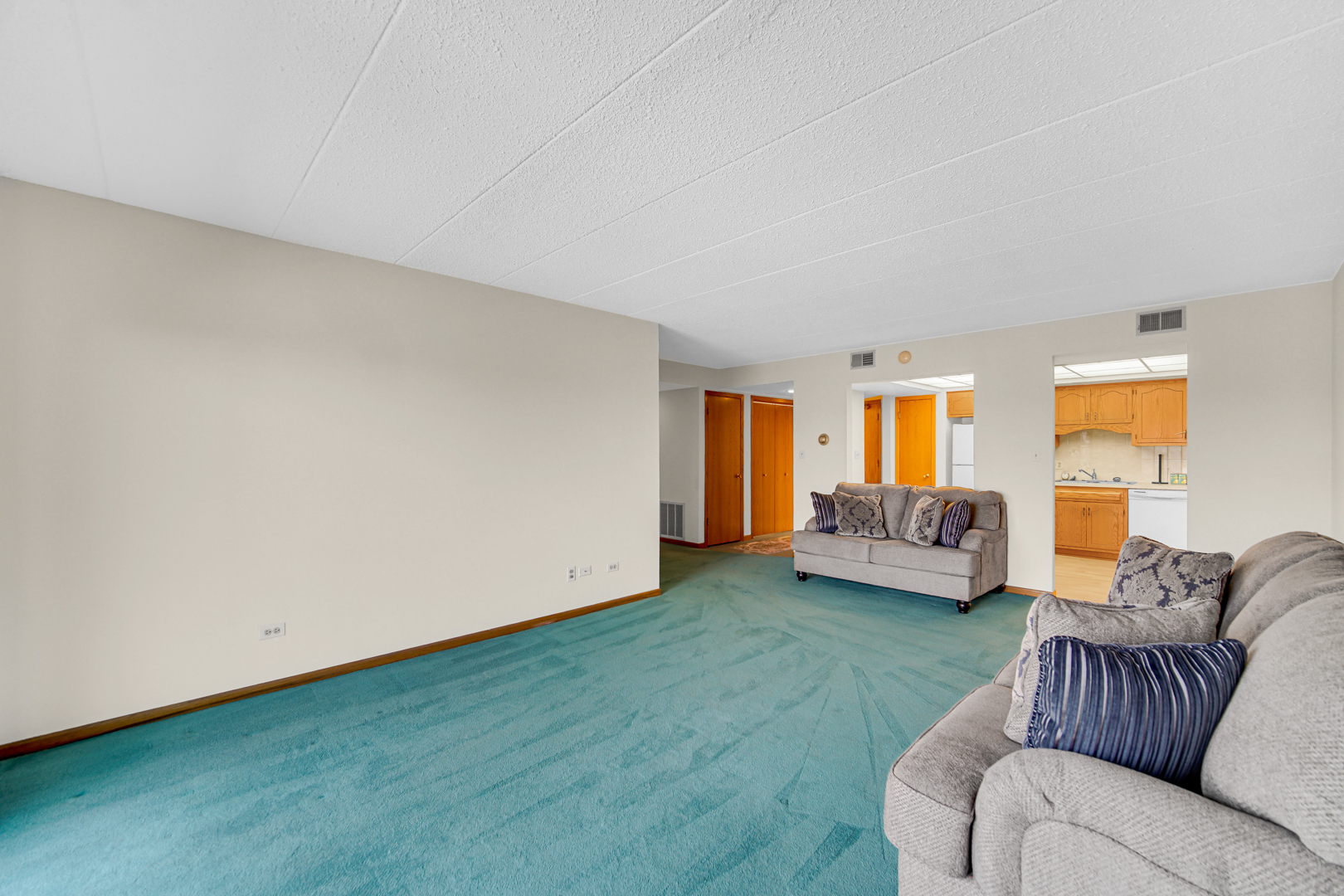 825 Center Street #505, Des Plaines, IL 60016