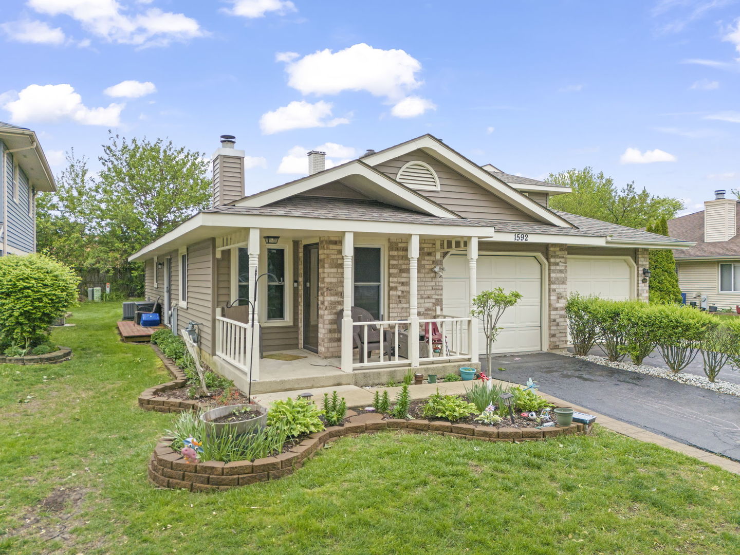 1592 LIGHTHOUSE Drive, Naperville, IL 60565