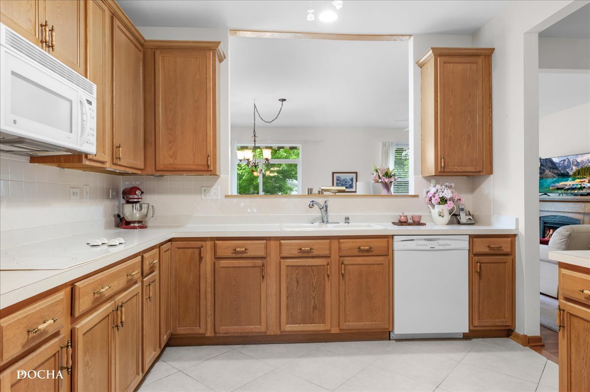 623 Queen Drive, Oswego, IL 60543
