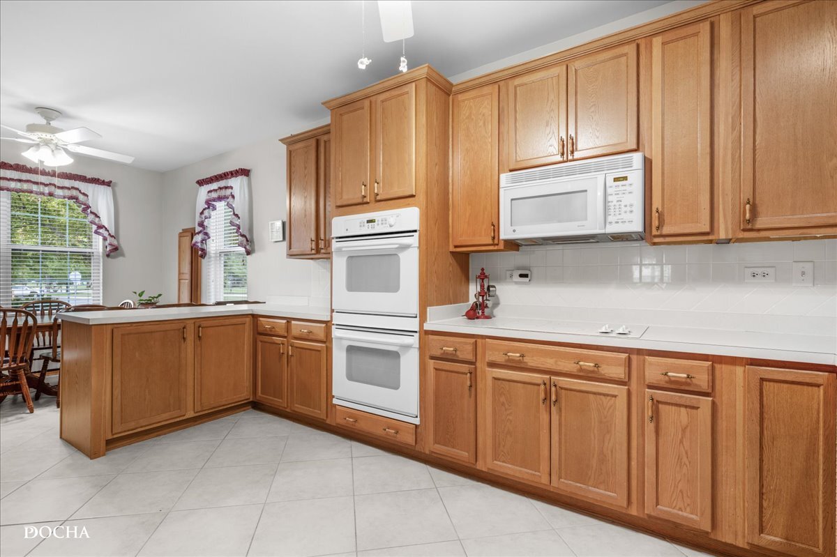 623 Queen Drive, Oswego, IL 60543