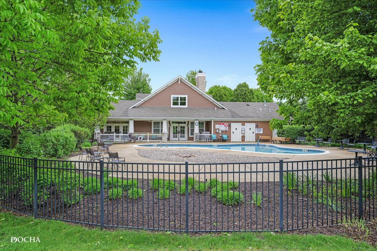 623 Queen Drive, Oswego, IL 60543