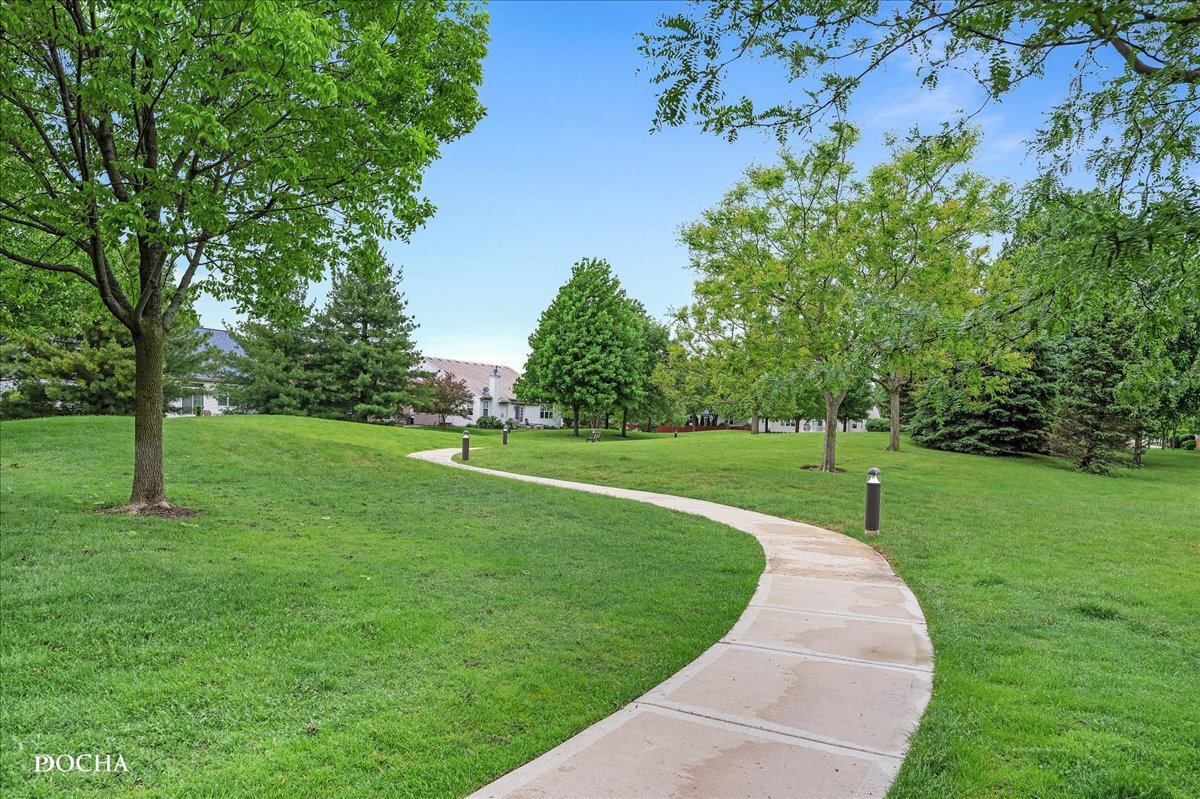 623 Queen Drive, Oswego, IL 60543