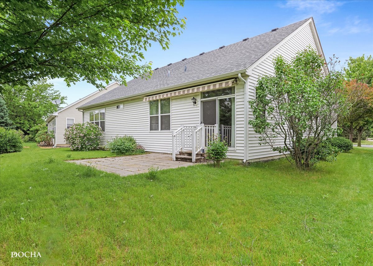 623 Queen Drive, Oswego, IL 60543