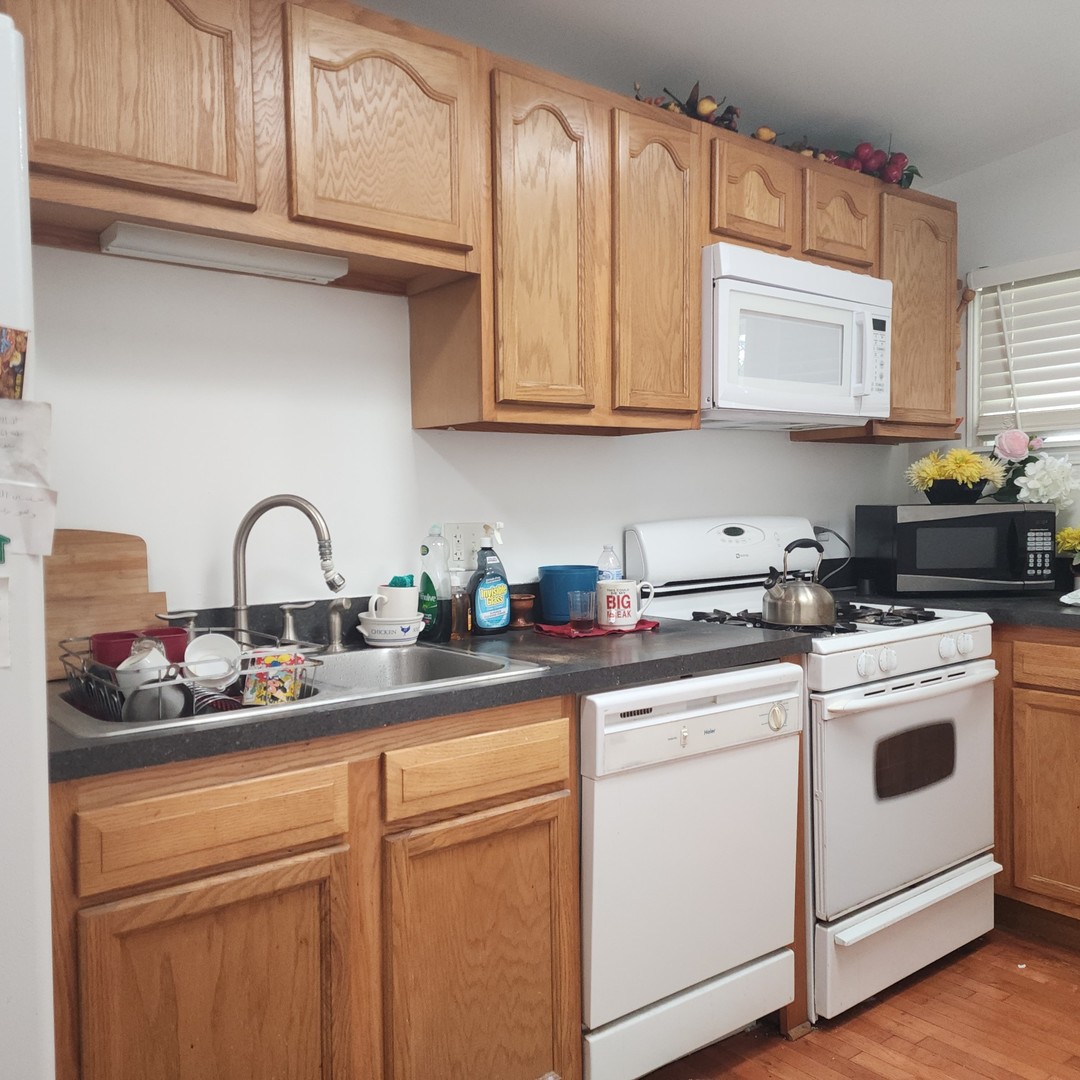 7826 W 98th Place, Hickory Hills, IL 60457