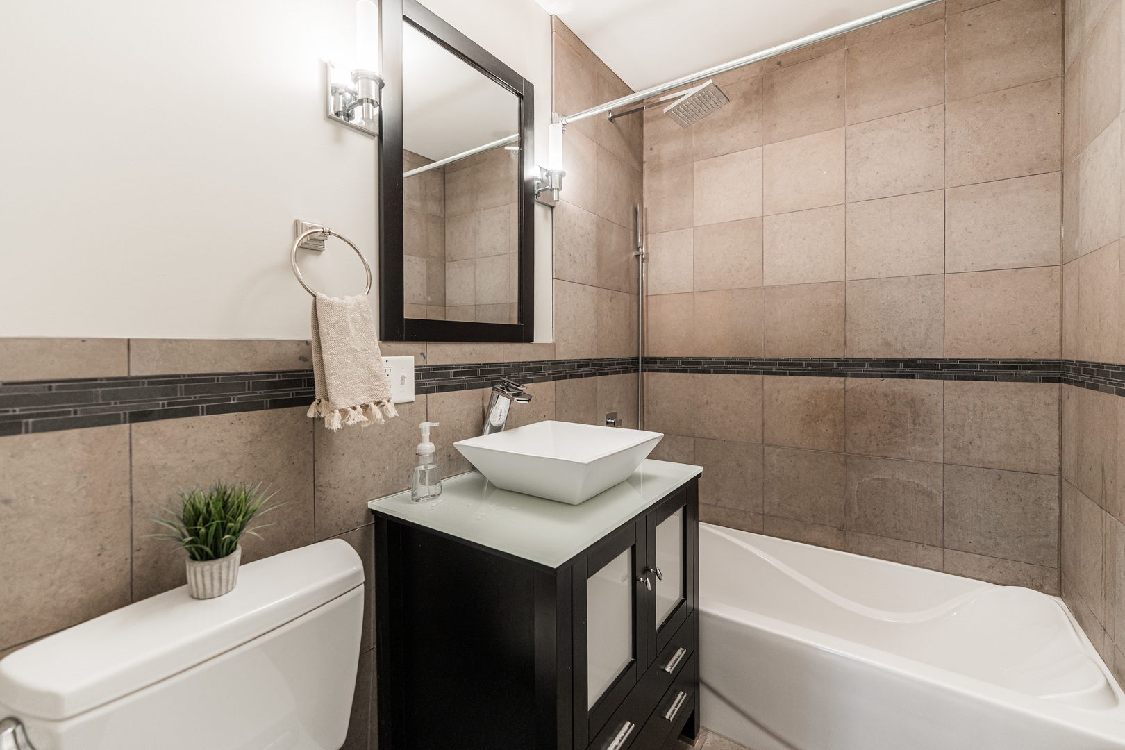6337 N Magnolia Avenue #2, Chicago, IL 60660