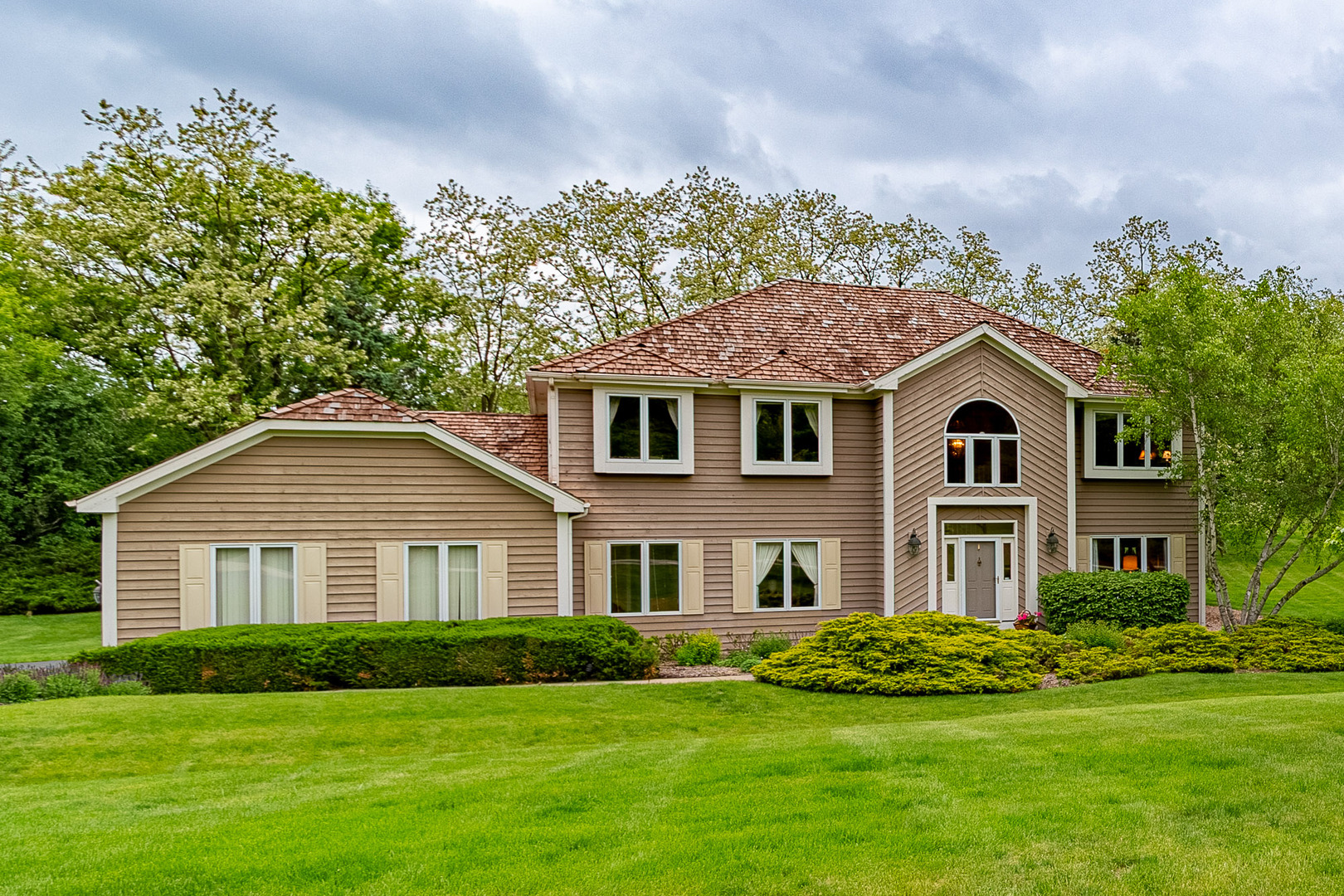 25410 N Cayuga Trail, Lake Barrington, IL 60010