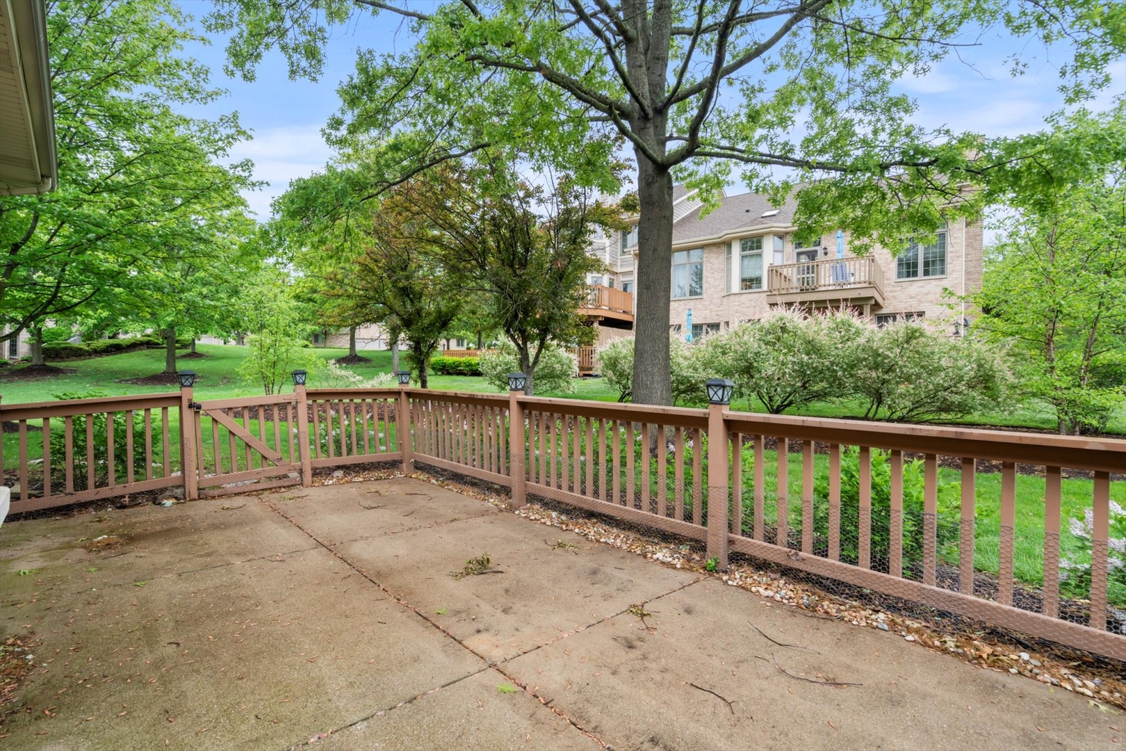 16 Pine Needles Drive, Lemont, IL 60439
