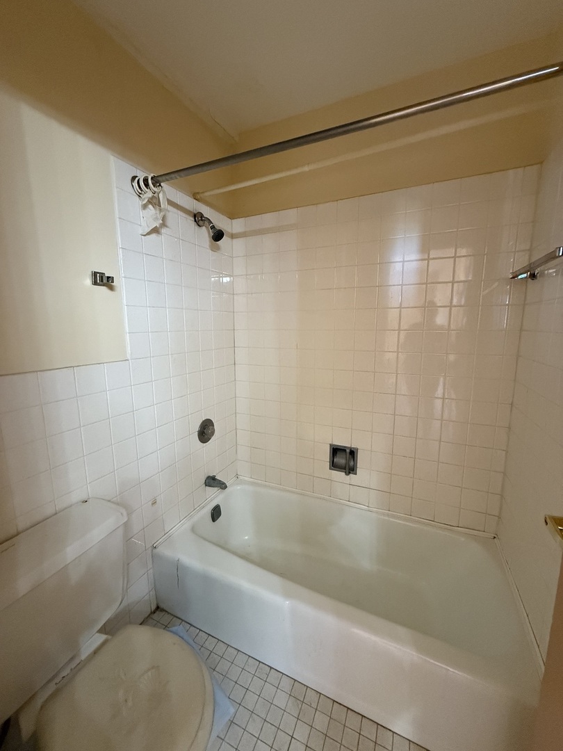 4300 W Ford City Drive #401A, Chicago, IL 60652