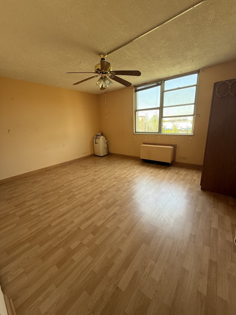 4300 W Ford City Drive #401A, Chicago, IL 60652