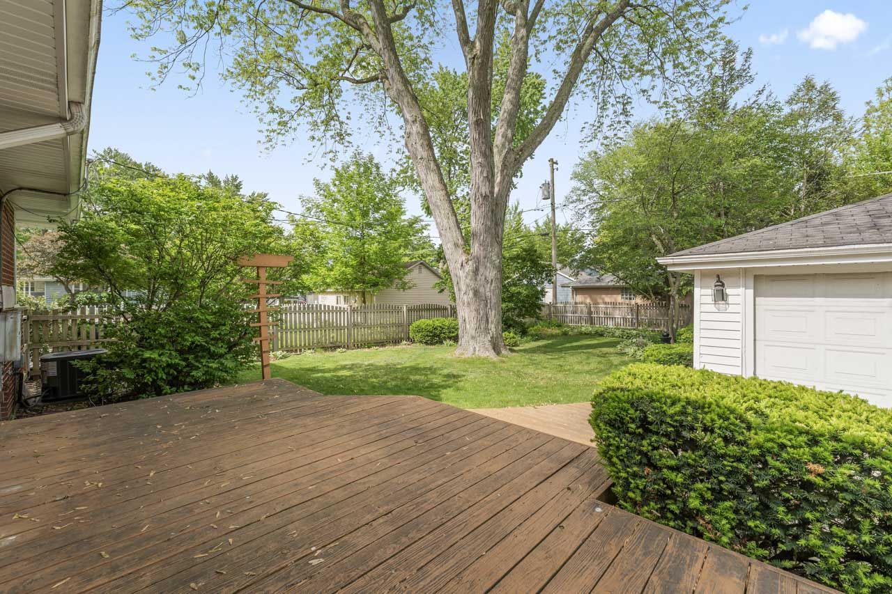202 N Elmhurst Avenue, Mount Prospect, IL 60056