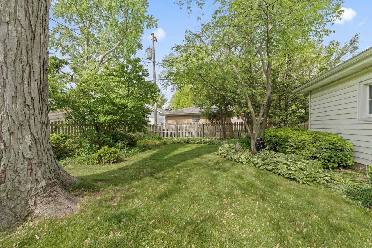 202 N Elmhurst Avenue, Mount Prospect, IL 60056
