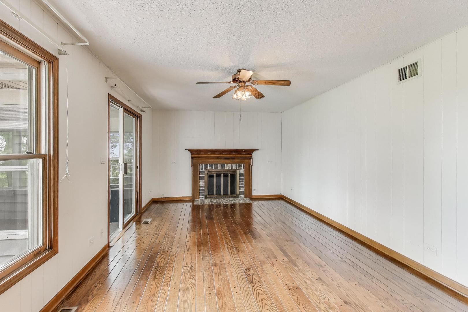1340 Wooley Road, Oswego, IL 60543