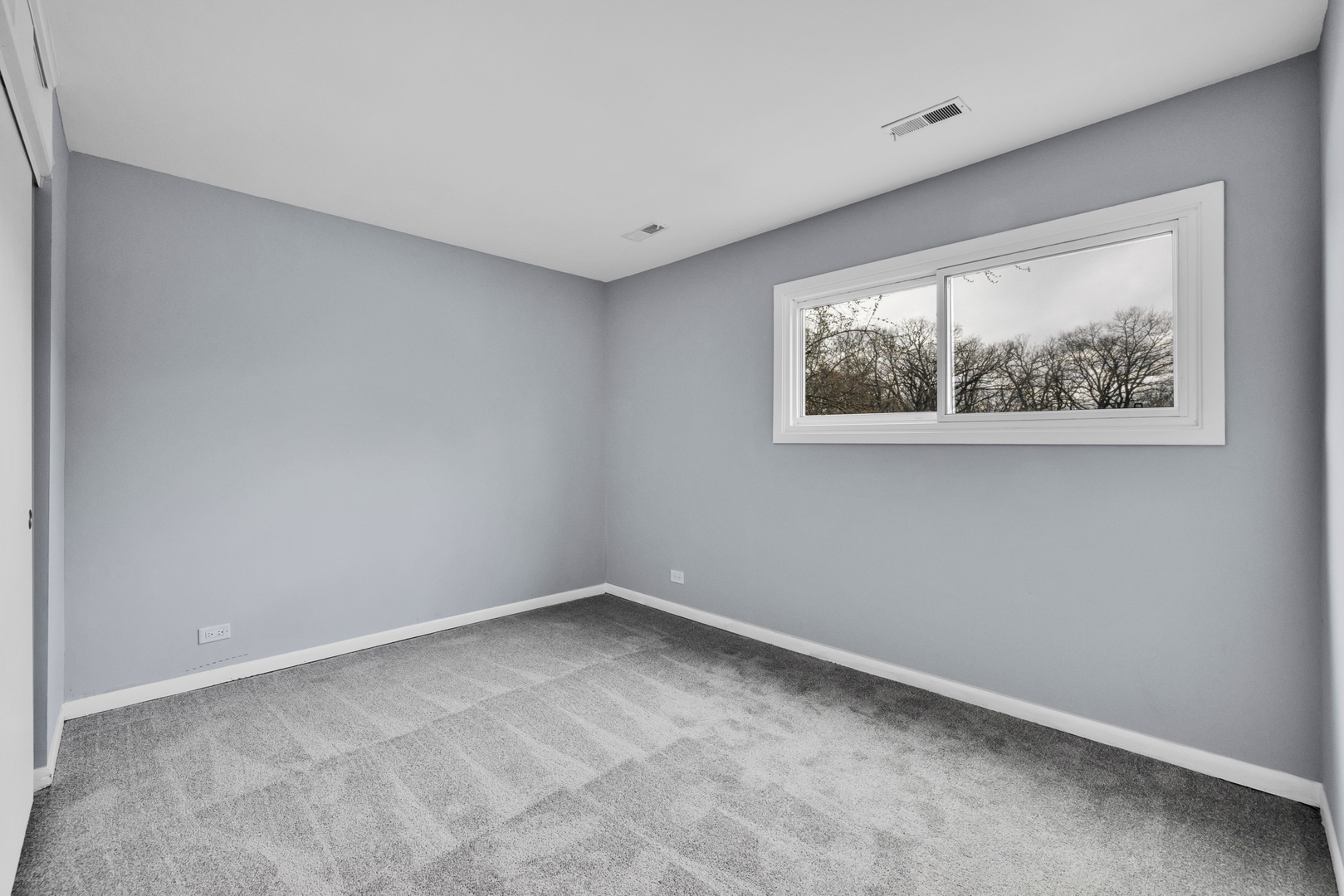 207 S Cedarcrest Drive, Schaumburg, IL 60193