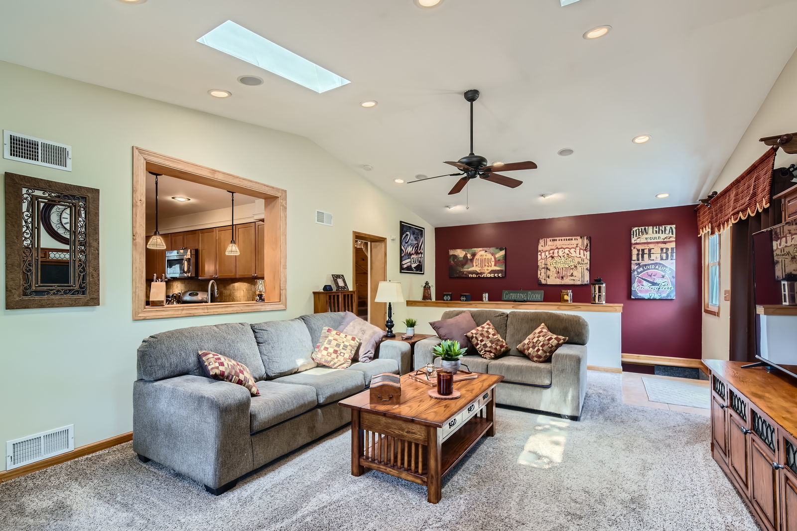 9205 S Central Park Avenue, Evergreen Park, IL 60805
