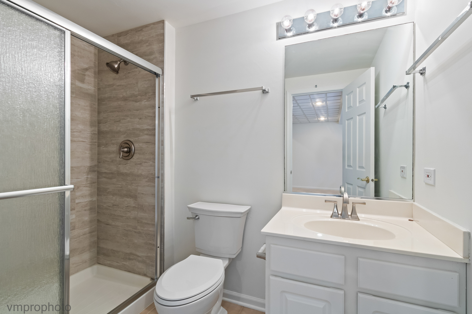 231 CHARLOTTE Court #231, Cary, IL 60013