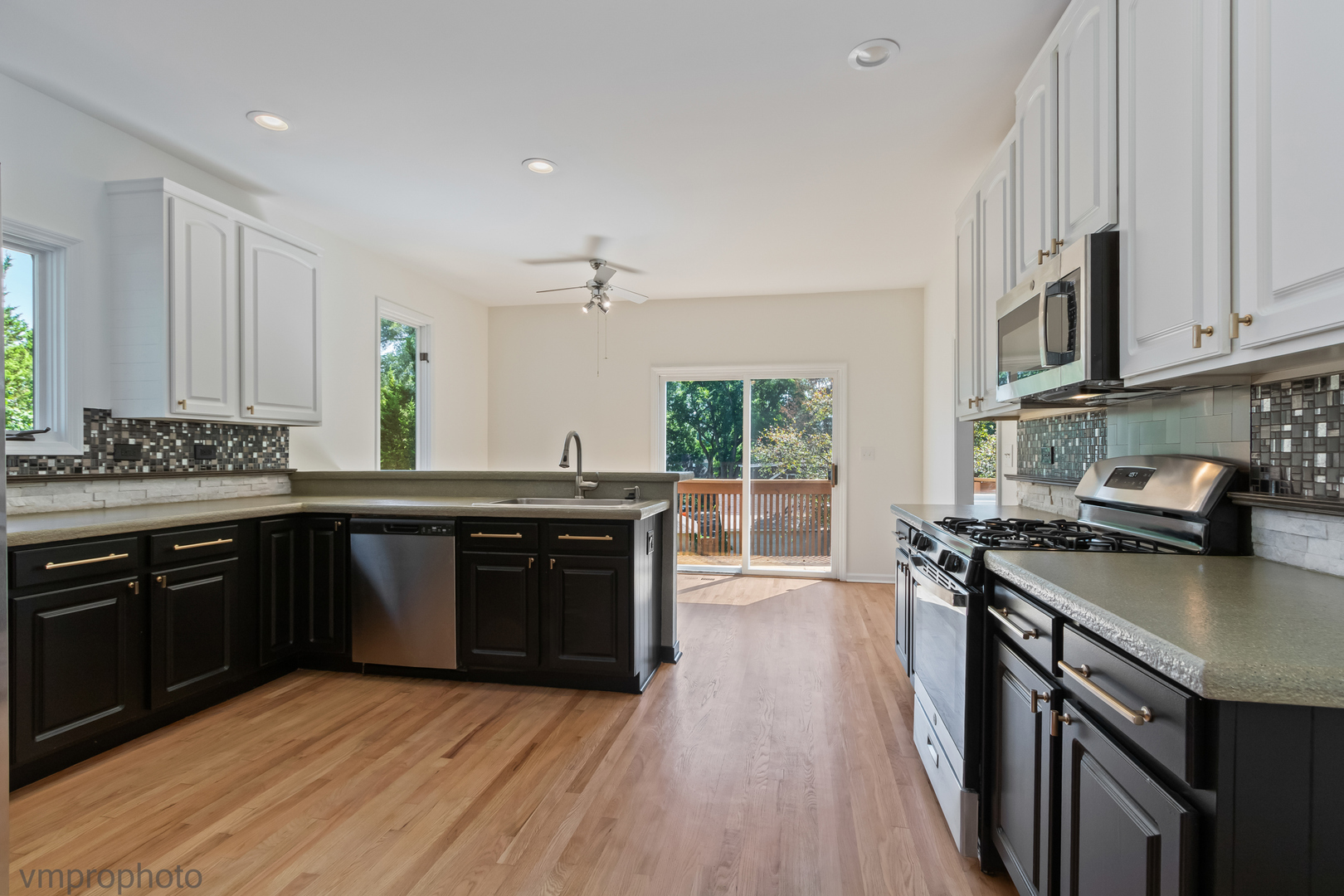231 CHARLOTTE Court #231, Cary, IL 60013