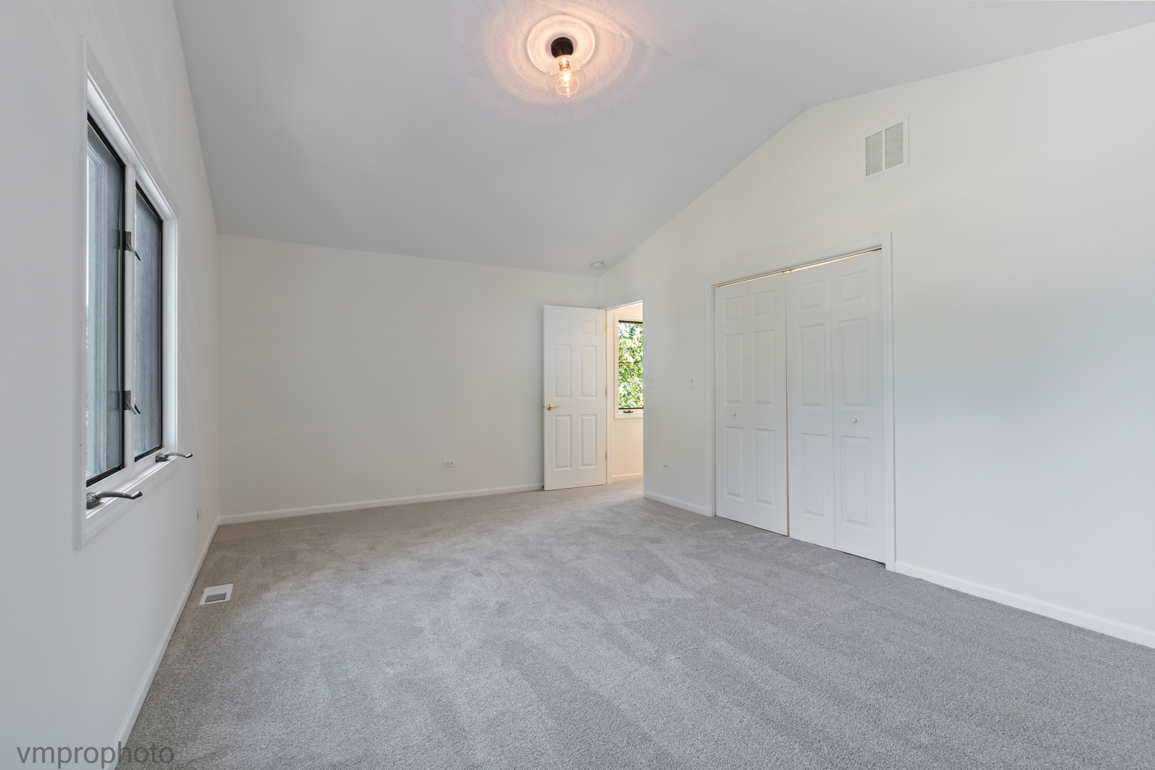 231 CHARLOTTE Court #231, Cary, IL 60013