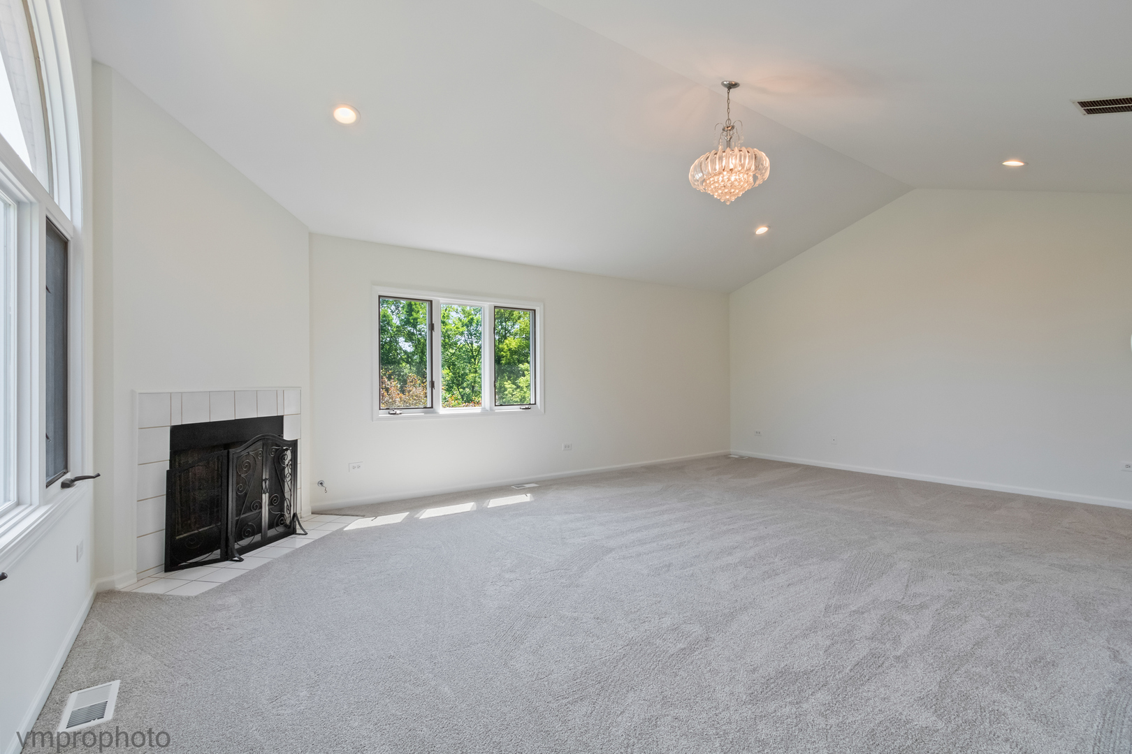231 CHARLOTTE Court #231, Cary, IL 60013