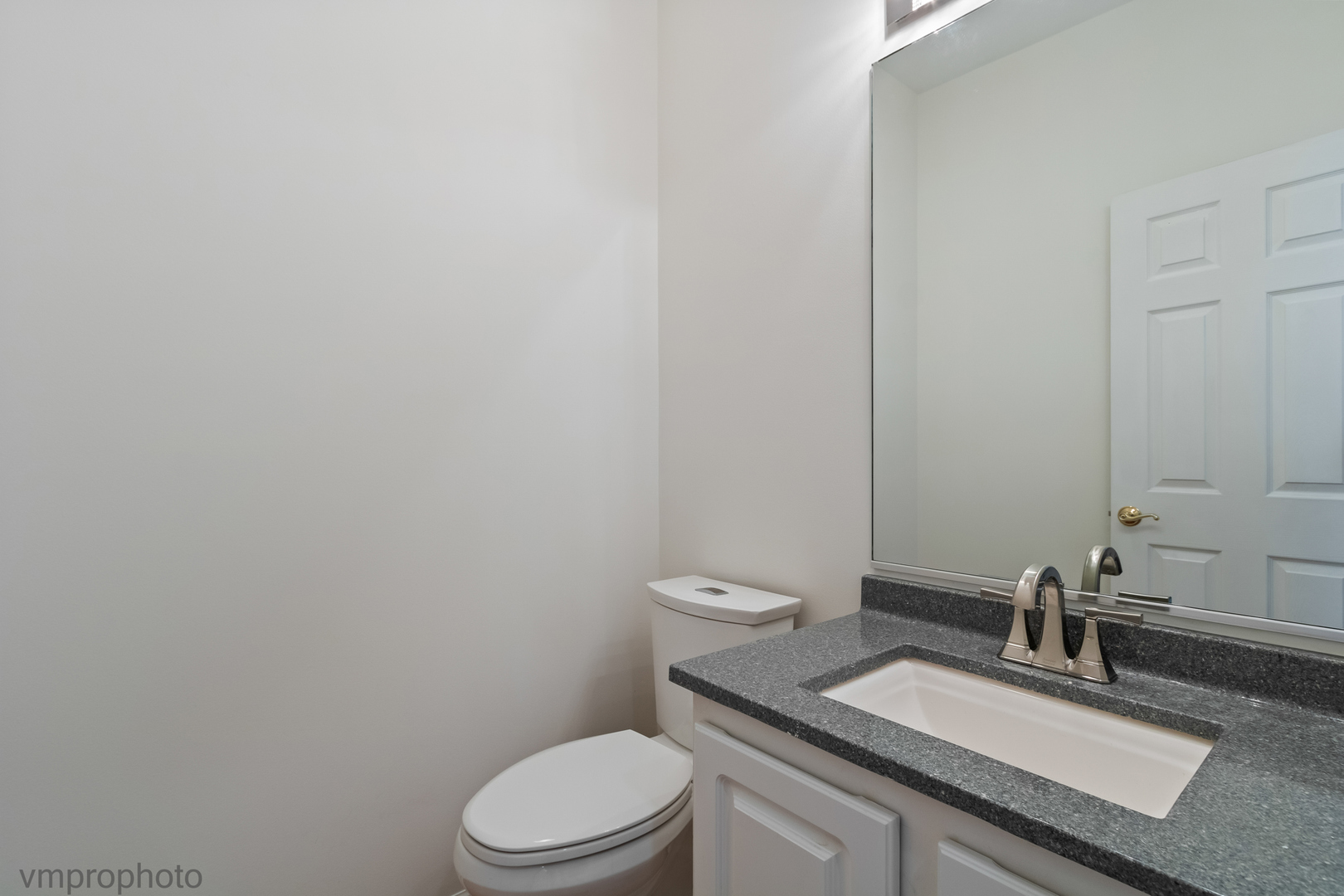 231 CHARLOTTE Court #231, Cary, IL 60013