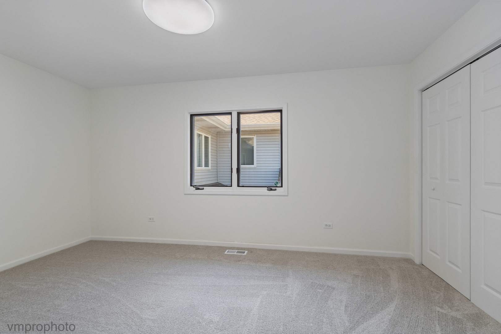 231 CHARLOTTE Court #231, Cary, IL 60013