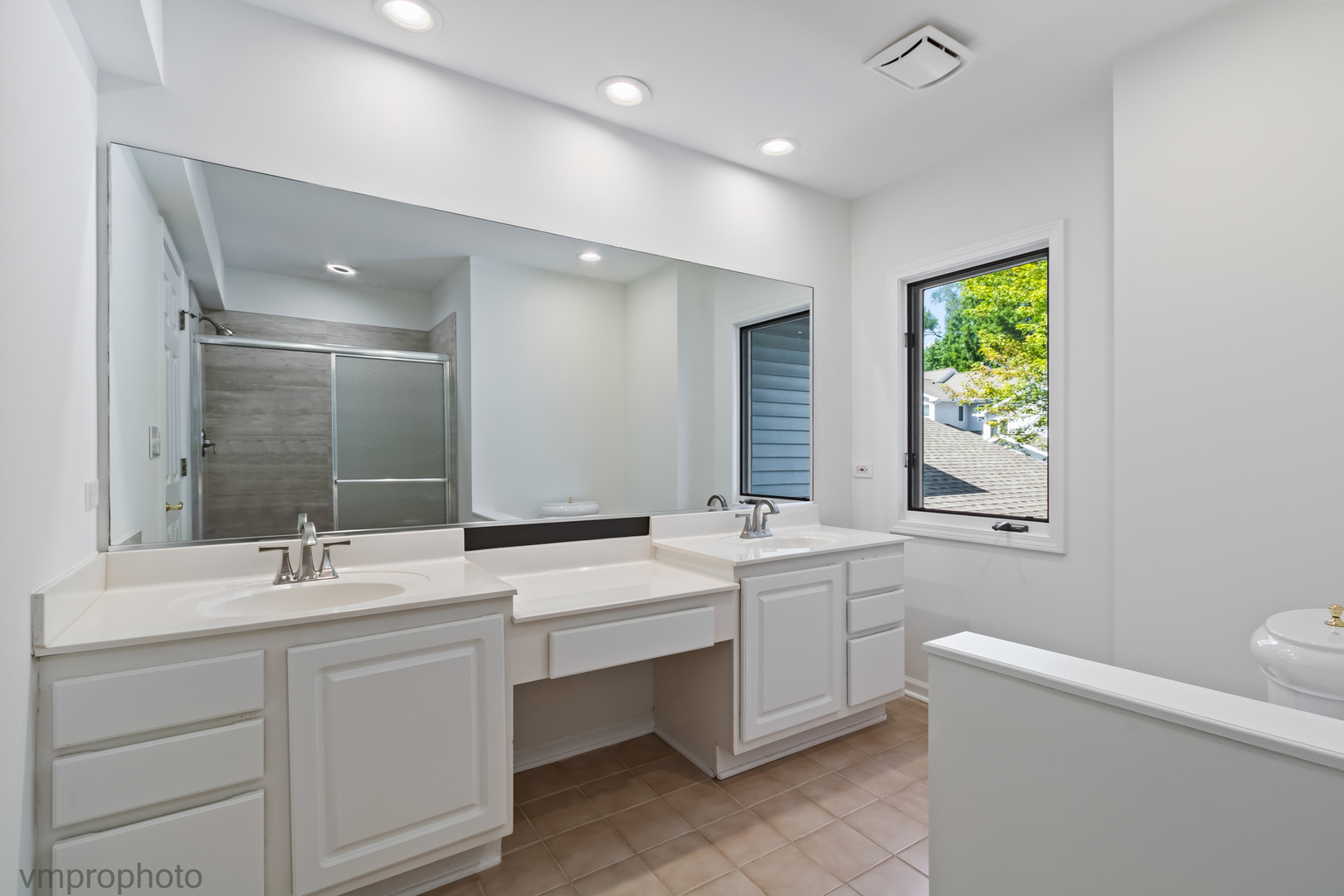 231 CHARLOTTE Court #231, Cary, IL 60013