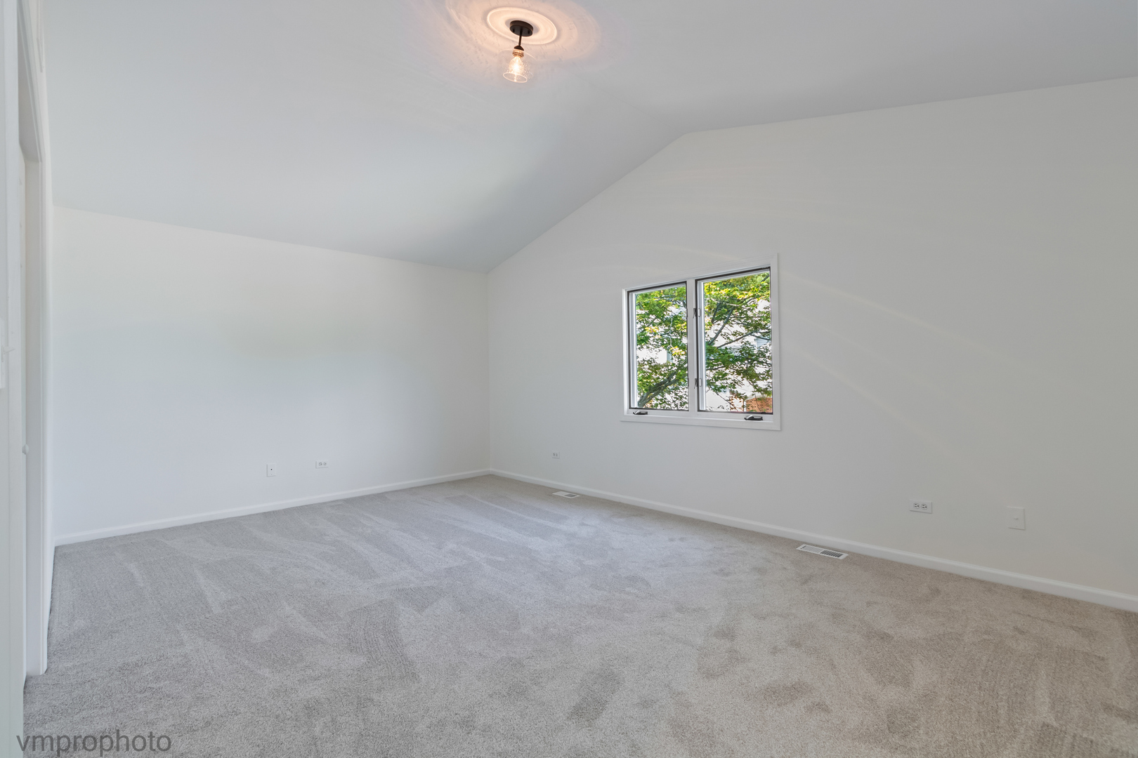 231 CHARLOTTE Court #231, Cary, IL 60013