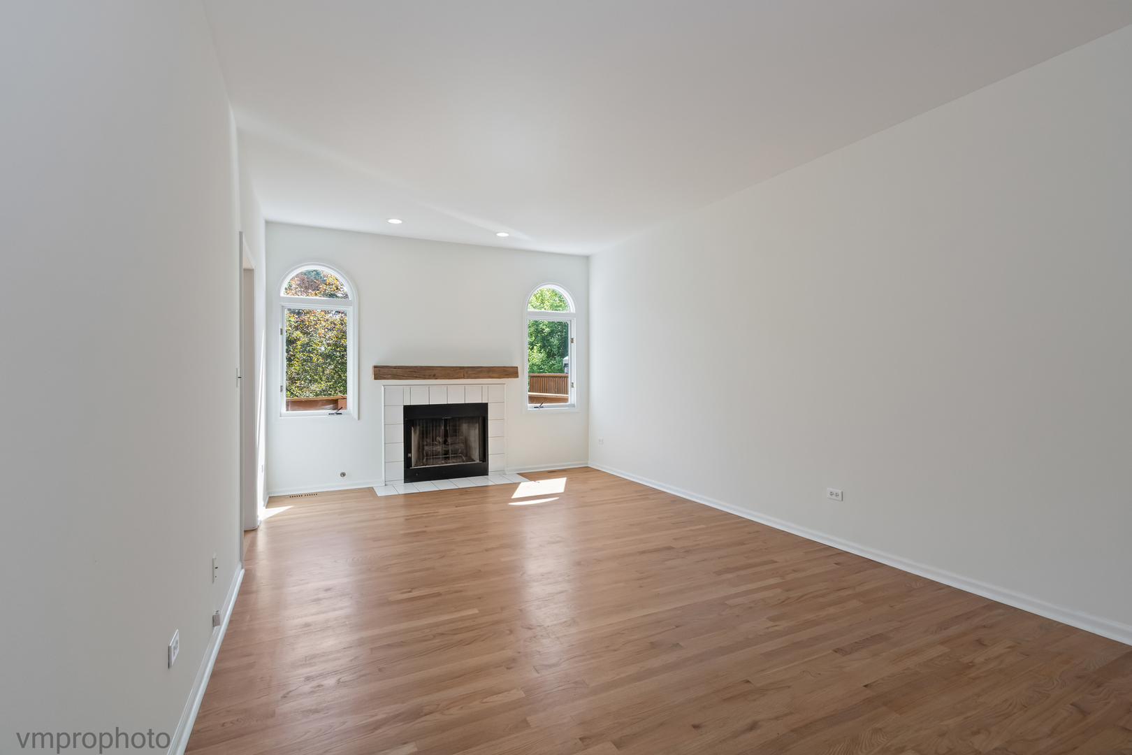 231 CHARLOTTE Court #231, Cary, IL 60013