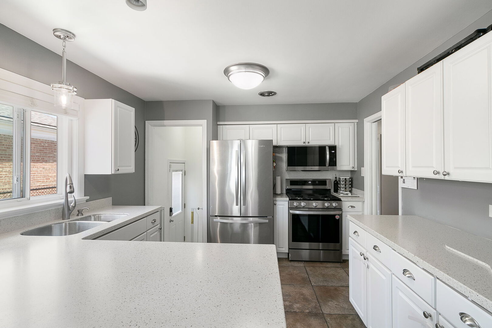 3156 W 100th Street, Evergreen Park, IL 60805