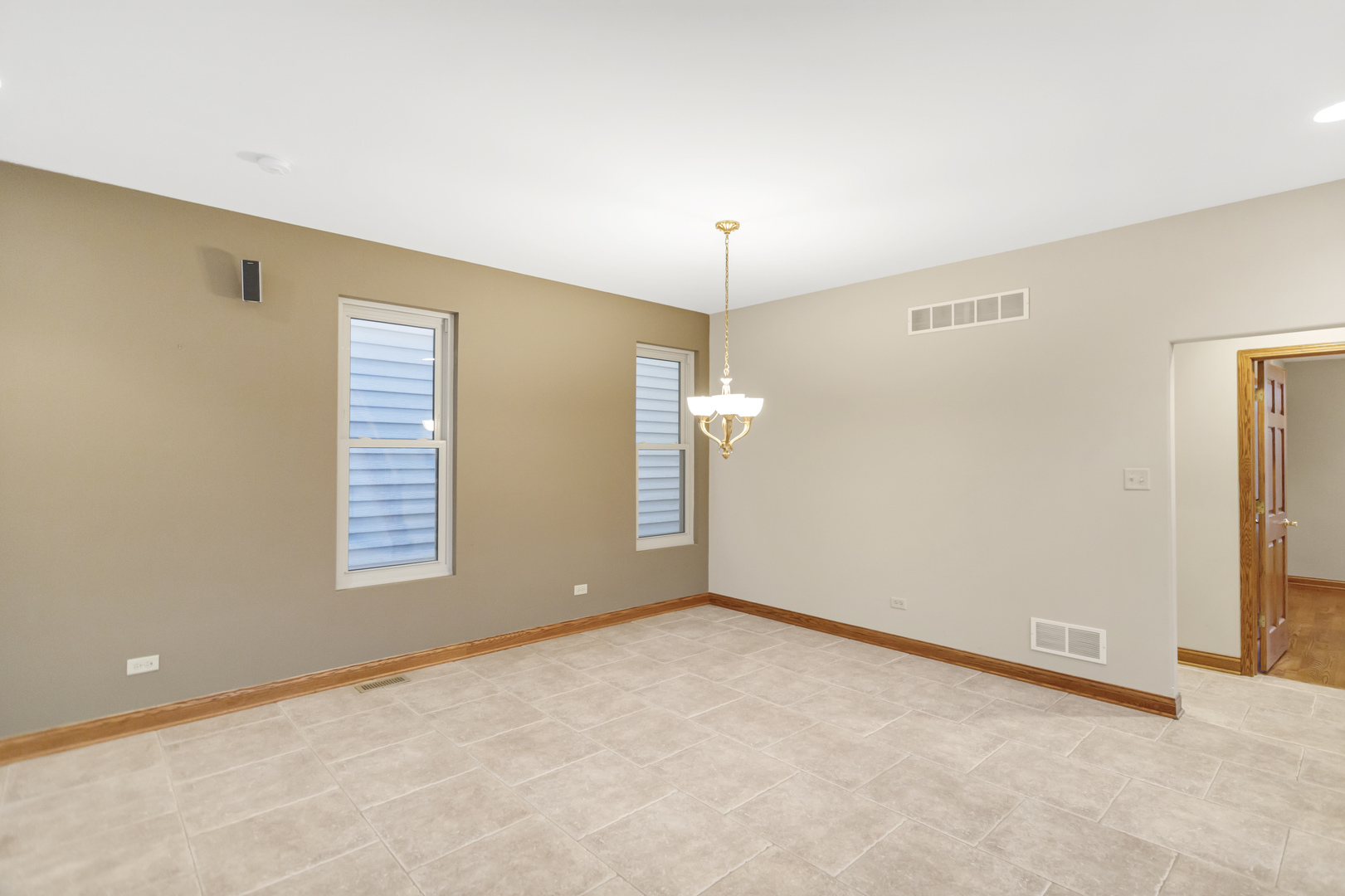 5301 S Mobile Avenue, Chicago, IL 60638
