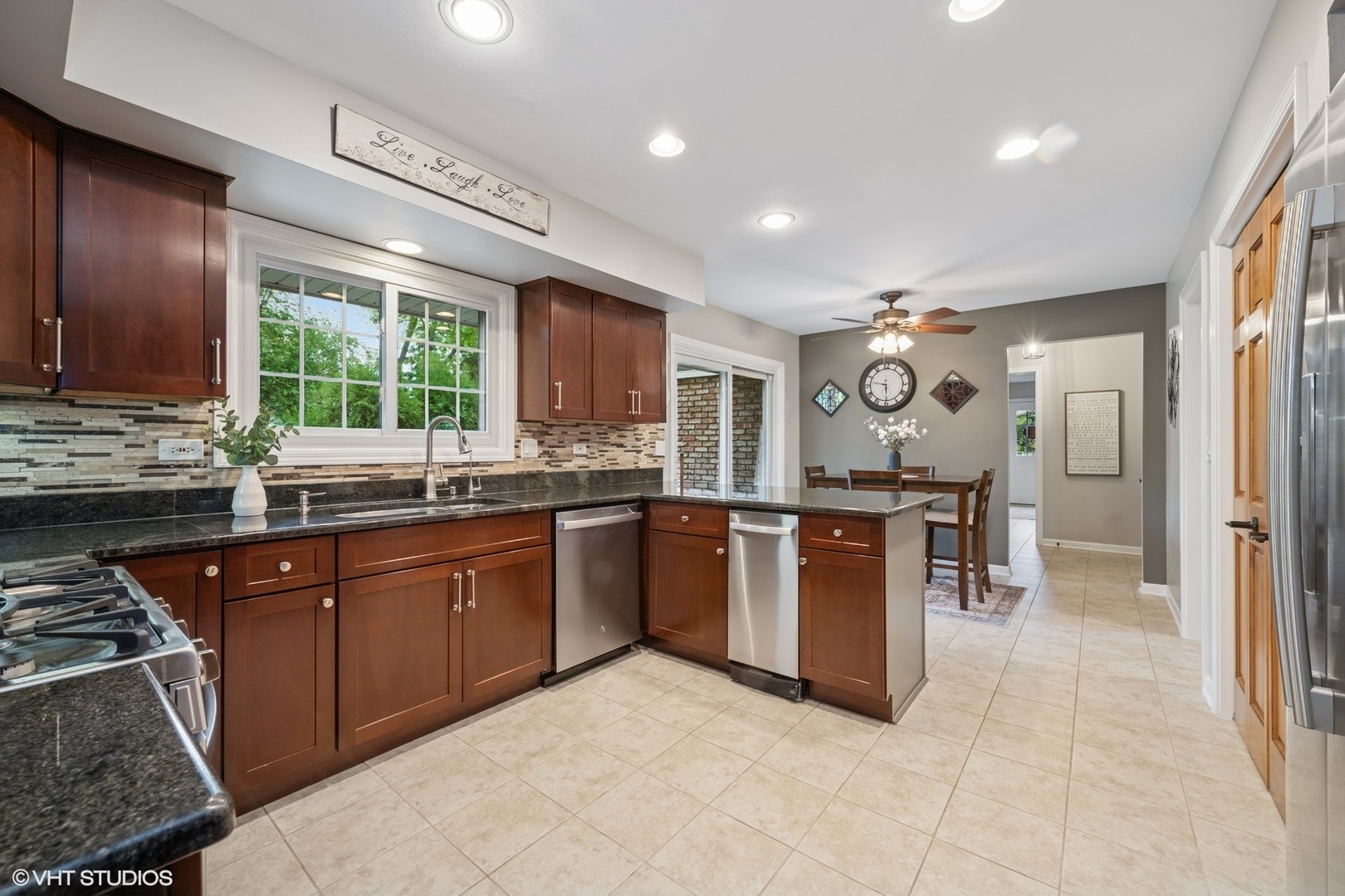 25 Lagoon Drive, Hawthorn Woods, IL 60047