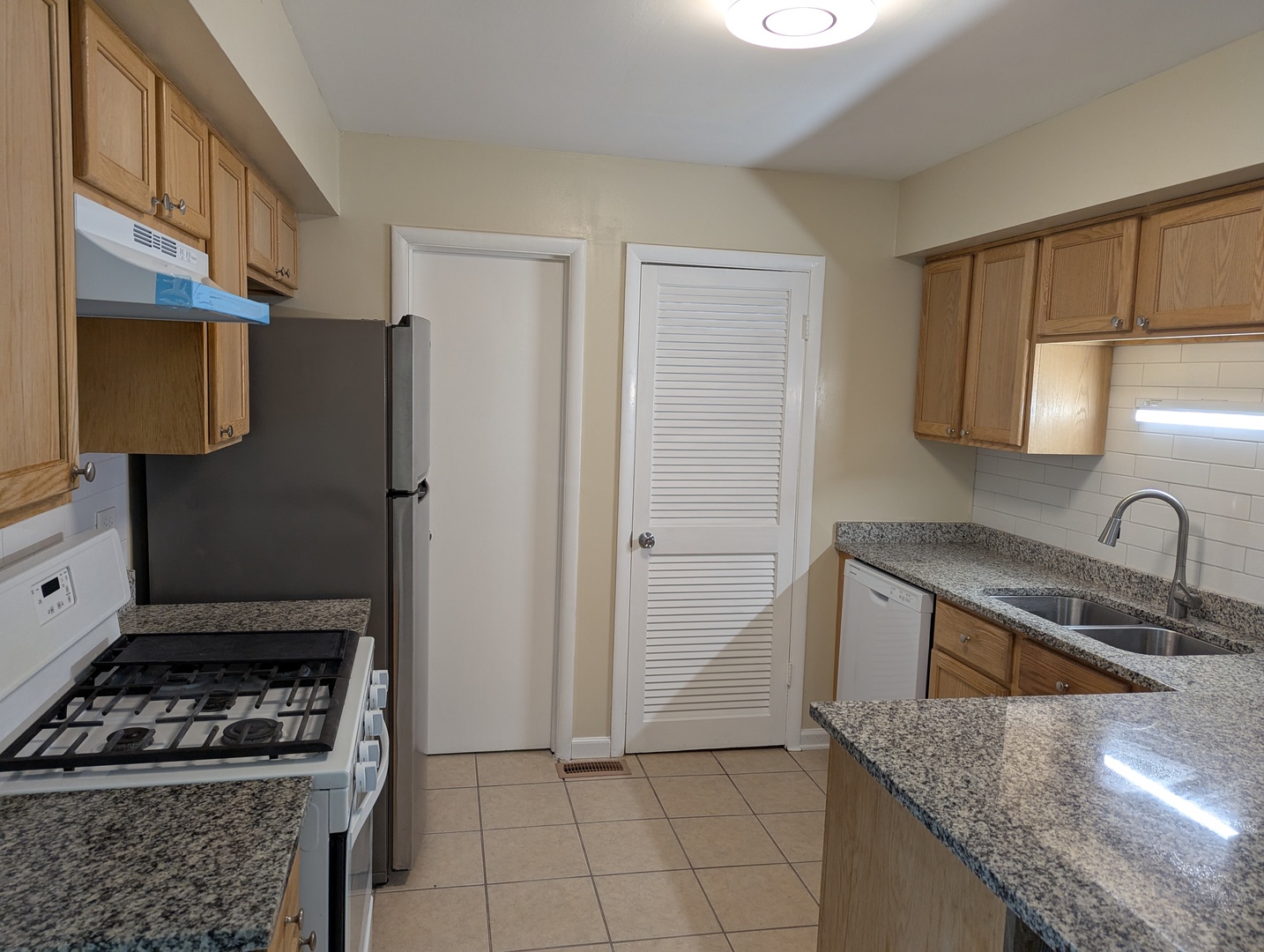 25 Wildwood Lane #G, Bolingbrook, IL 60440