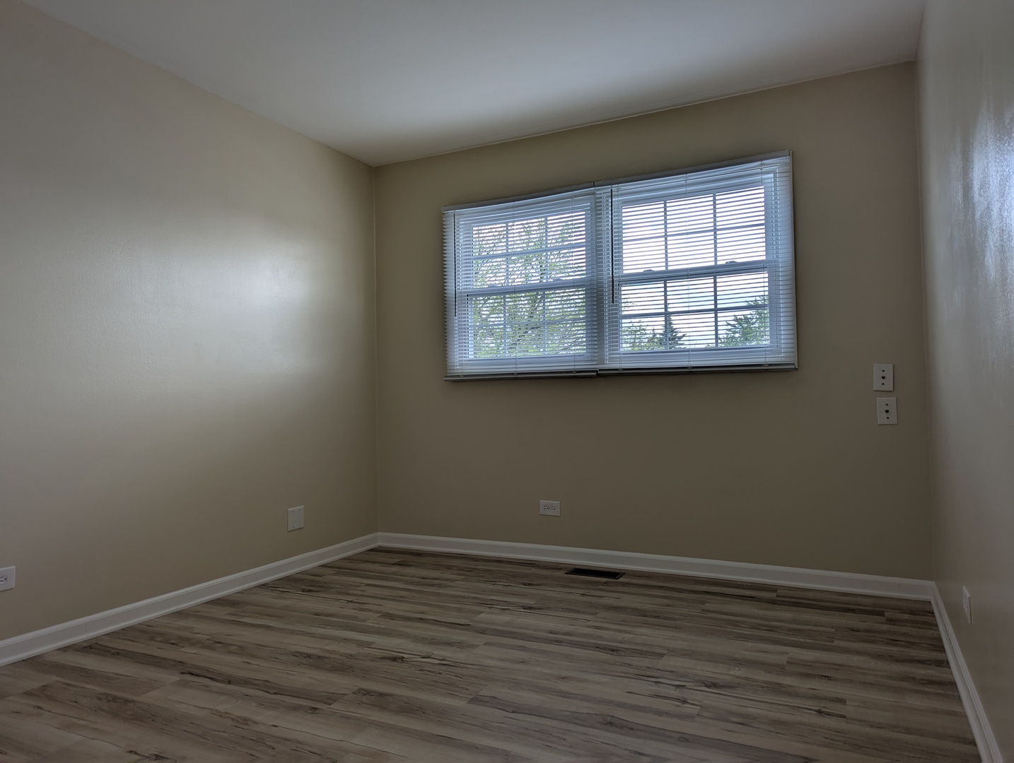 25 Wildwood Lane #G, Bolingbrook, IL 60440