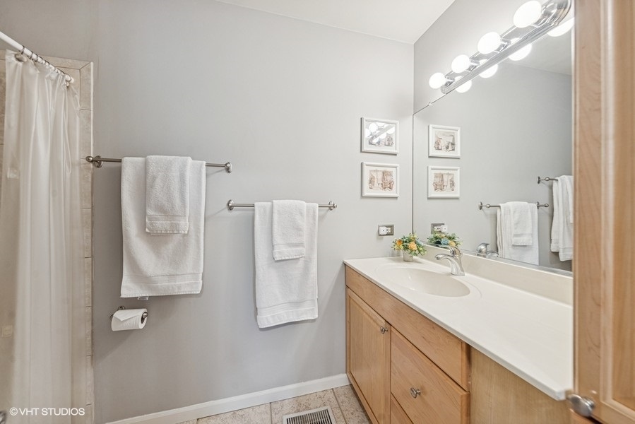 6531 Deerpath Court, Lisle, IL 60532