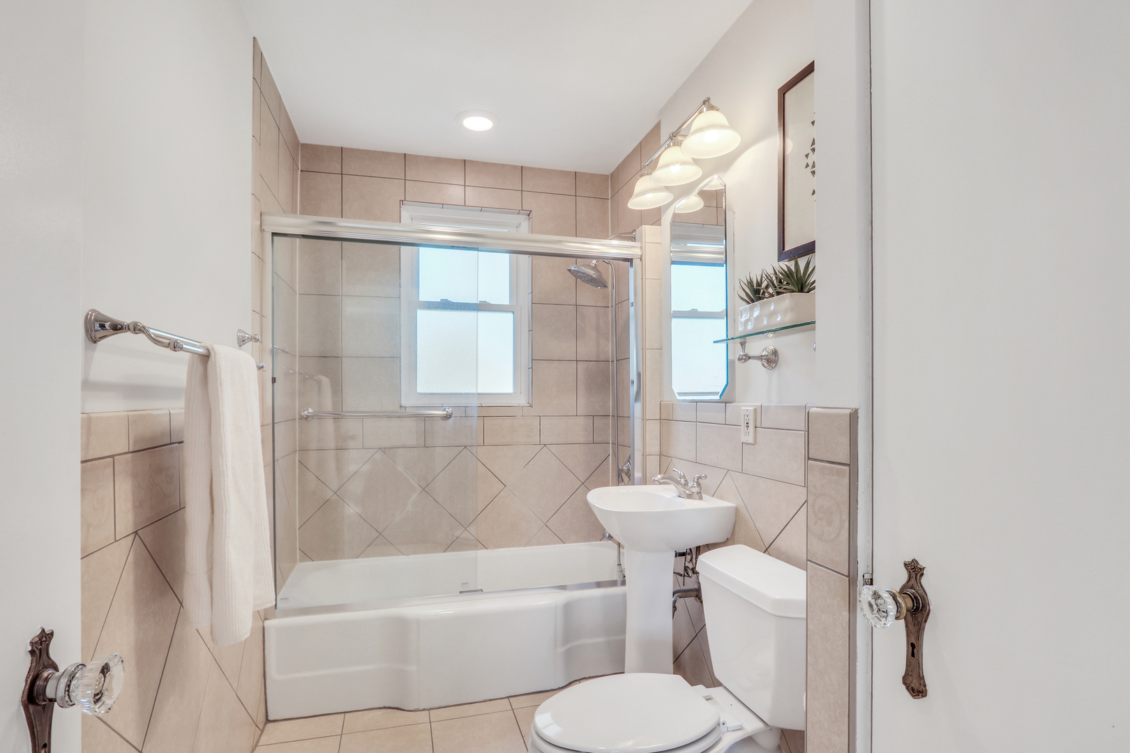 1628 Prospect Avenue, Des Plaines, IL 60018