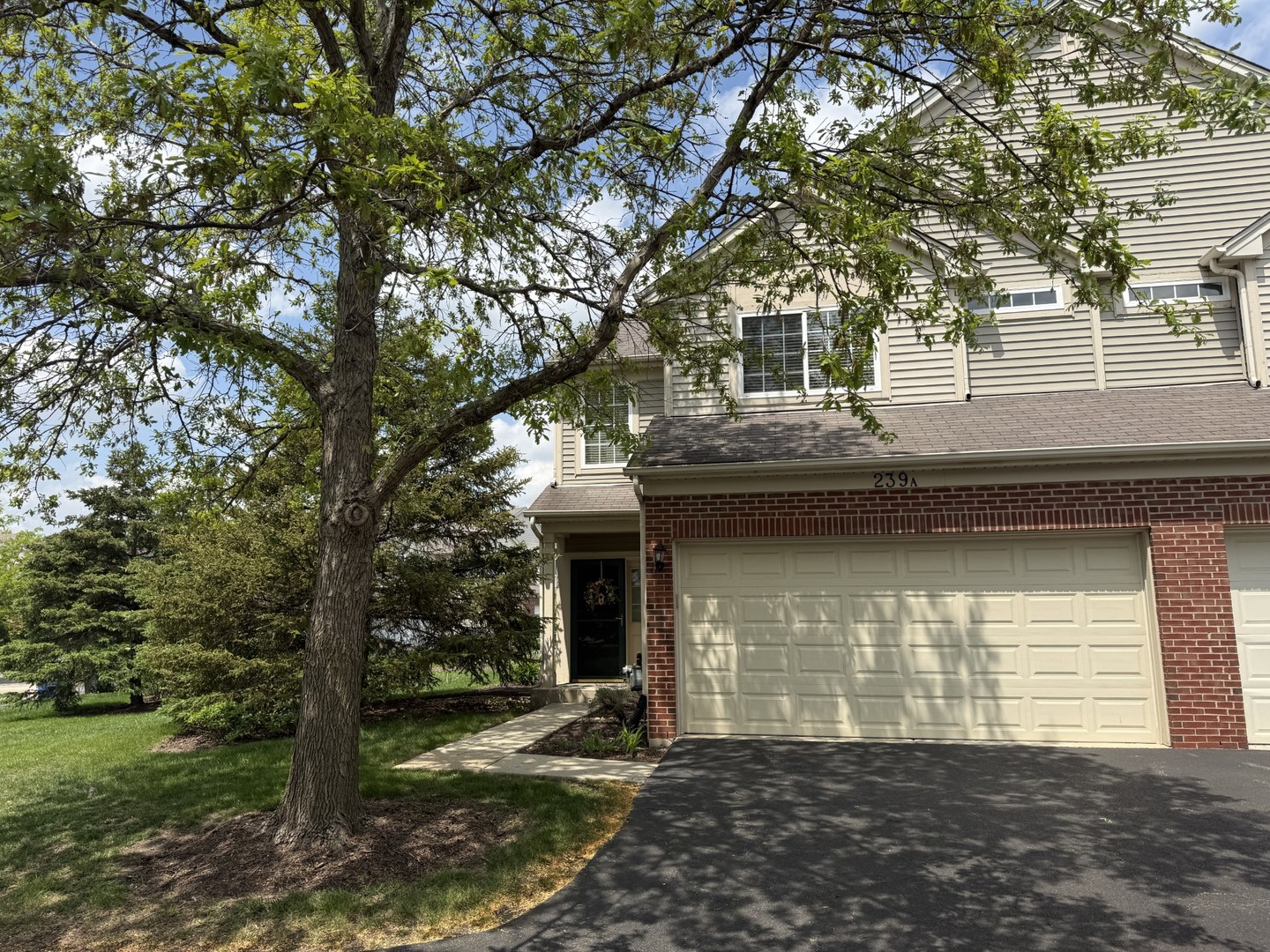 239 Nicole Drive #A, South Elgin, IL 60177