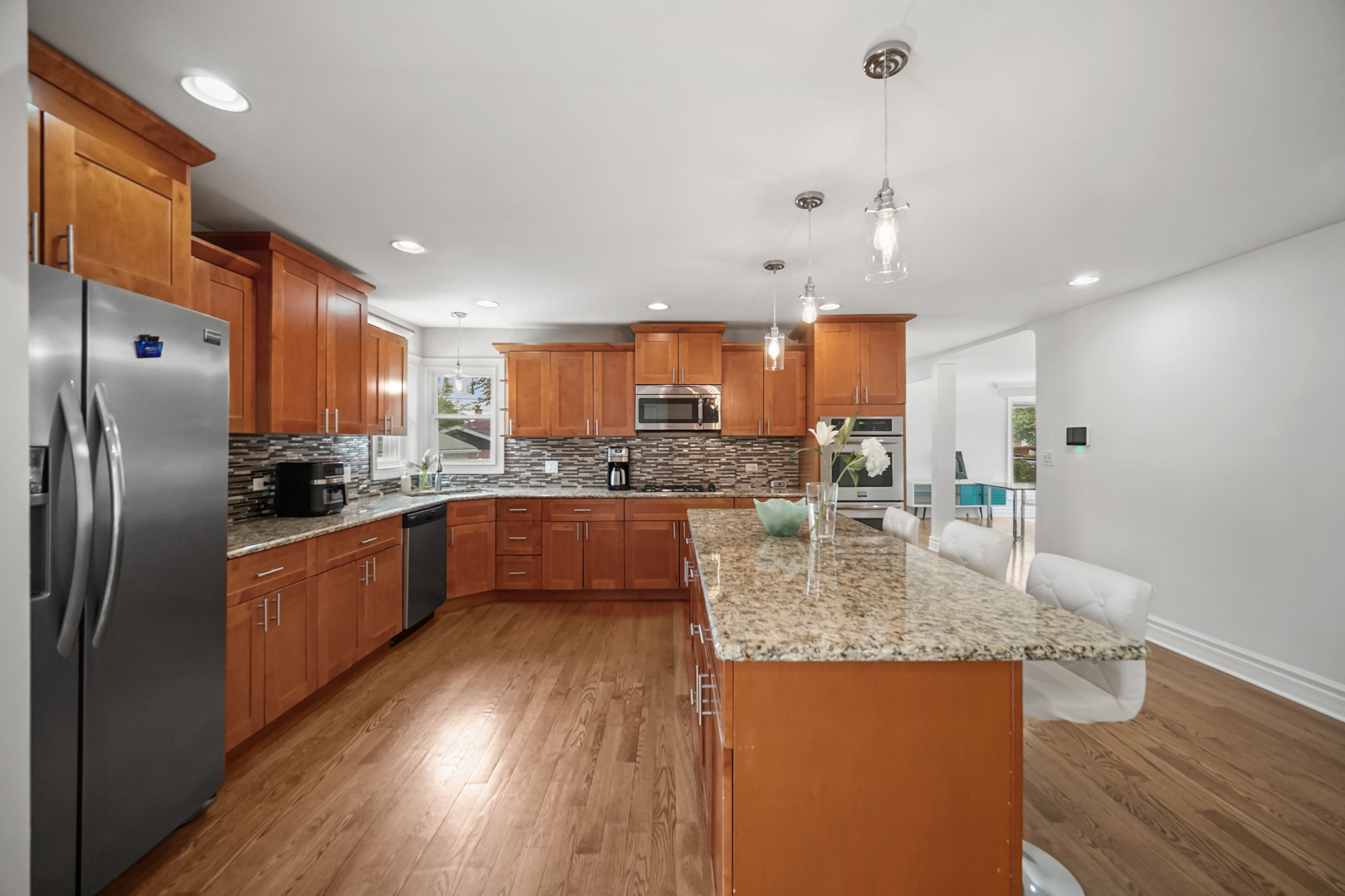 9157 S Avers Avenue, Evergreen Park, IL 60805